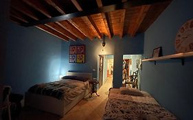 Casa Azzurra, Nel Cuore Di Genova